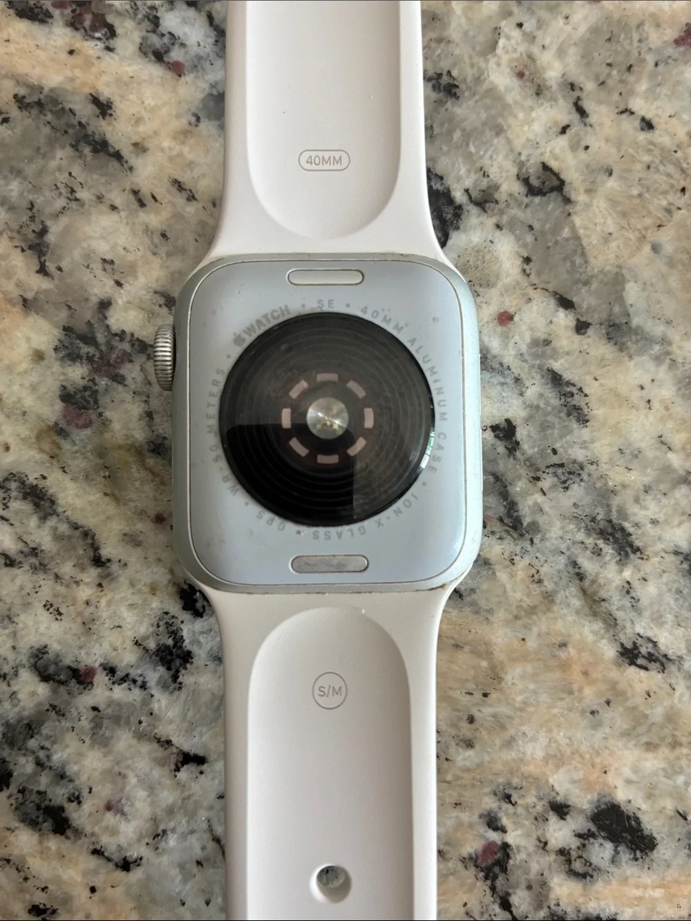 2nd Generation 40 mm Apple Watch SE w/Silicone-Band and Charger